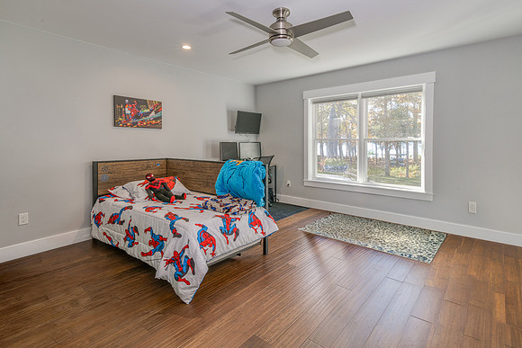 7495